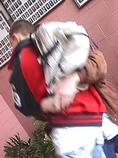 bearhug.jpg (25543 bytes)