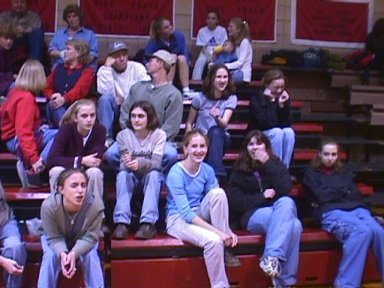 crowd5.jpg (32547 bytes)