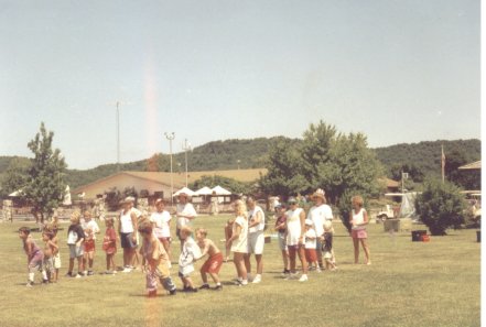 holidayislandkids.jpg (27315 bytes)