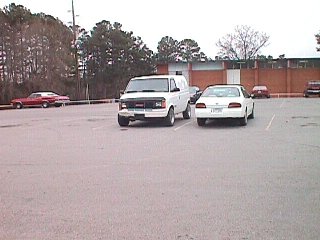 lunchparking.jpg (19810 bytes)